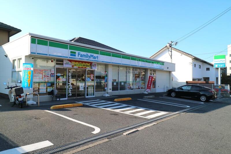 コンビニ　ファミリーマート広島井口台店（コンビニ）まで987m