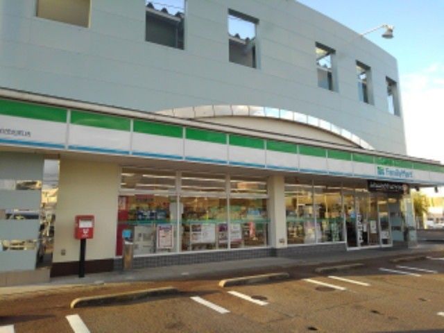 コンビニ　ファミリーマート加茂旭町店（コンビニ）まで210m