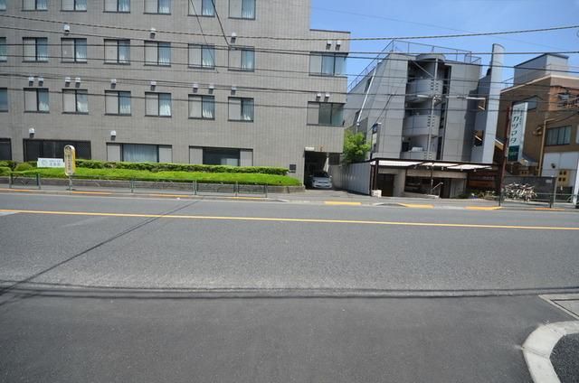 その他　物件前の通り（その他）まで1m