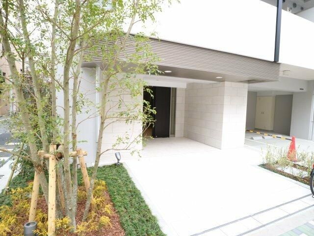 エントランス　落ち着いたエントランスです