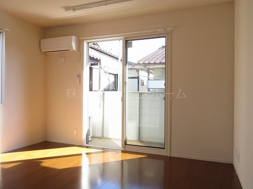 居室・リビング　※別号室参考写真