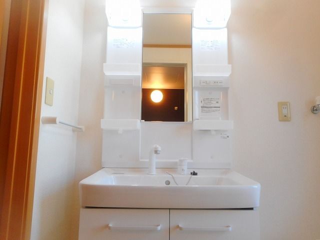 洗面設備　コンパクトで使いやすい洗面所