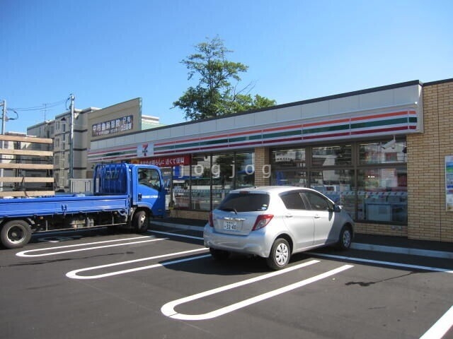 コンビニ　セブンイレブン札幌本通9丁目店（コンビニ）まで127m