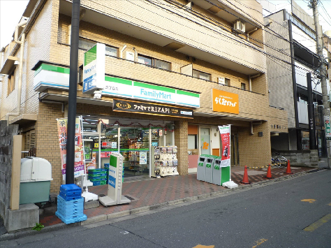 コンビニ　ファミリーマート 駒込三丁目店（コンビニ）まで200m