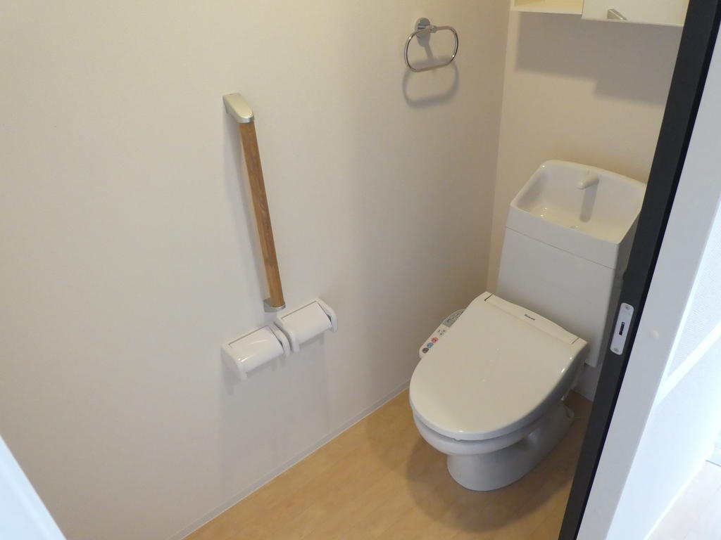 トイレ　※室内写真、動画、パノラマ画像は同物件別部屋のものです。