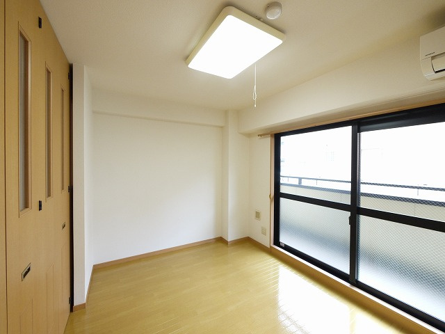 その他部屋・スペース　落ち着いて過ごせるお部屋なので、寝室にいかがでしょうか