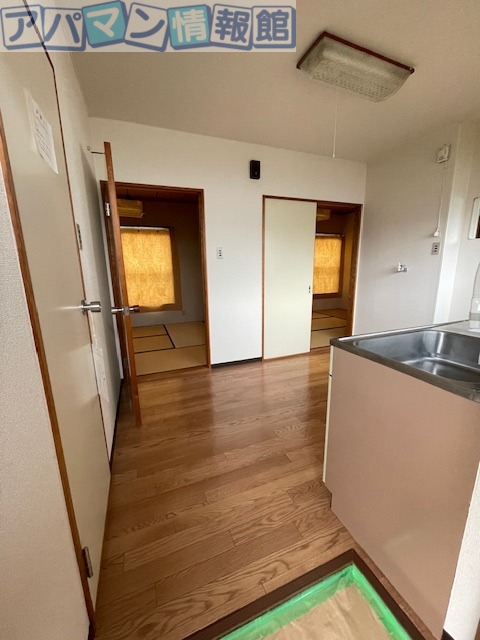 玄関　※別号室のお写真になります