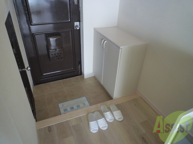 玄関　玄関にはシューズボックスもついてるので、玄関周り片付きますね