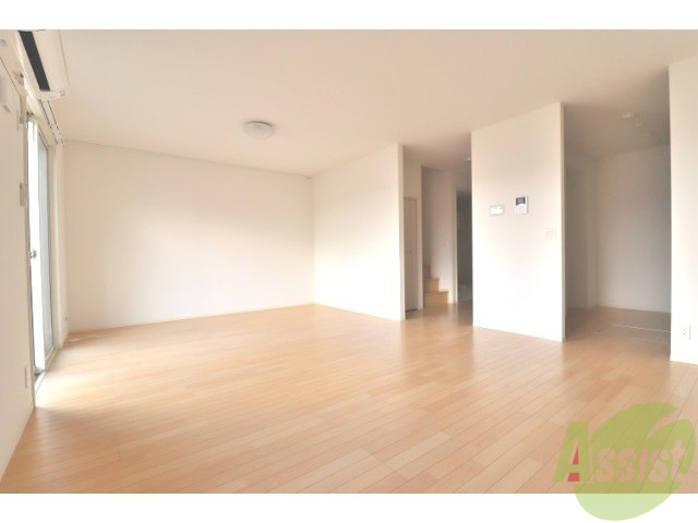 居室・リビング　広くて明るいリビング！