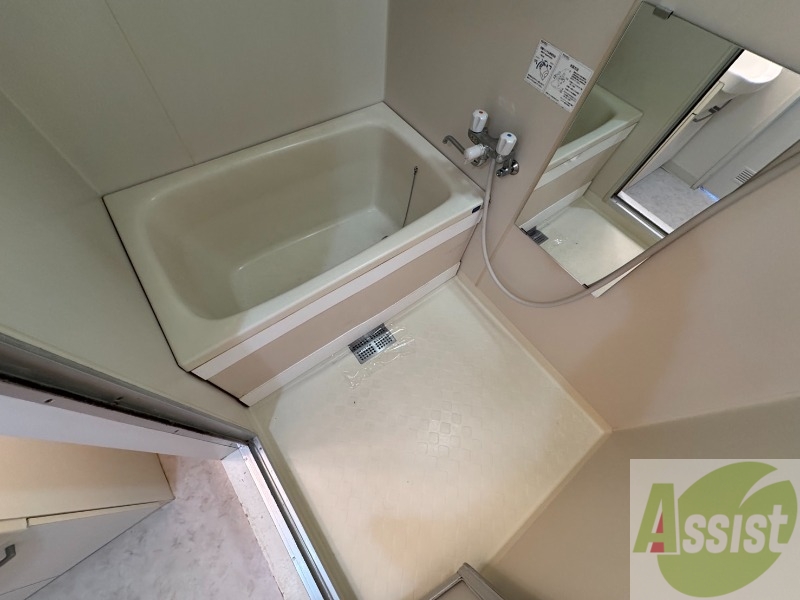 バス・シャワールーム　お風呂になります。一日の疲れを癒してくださいね。