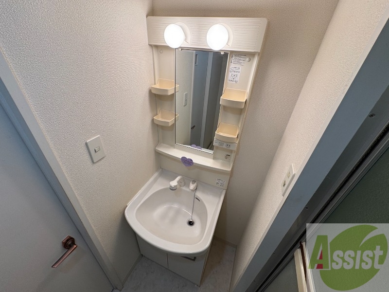 洗面設備　こちらに洗面台があります。朝の洗顔はこちらで。