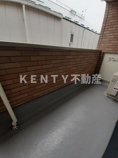 バルコニー　開放的で明るい空間を演出してくれるバルコニーです