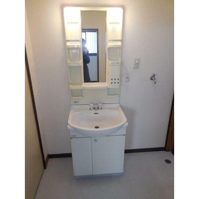 洗面設備　スペースが確保できる洗面所です