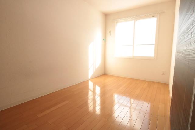 その他部屋・スペース　洋室も明るい♪