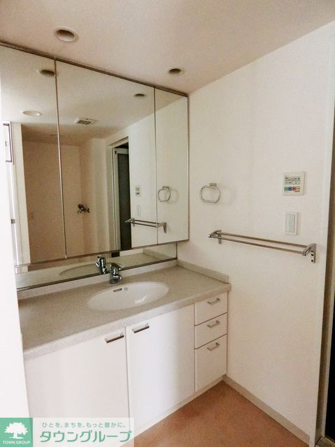 洗面設備　Jタイプ2019年3月撮影 同タイプ414号室の写真です。