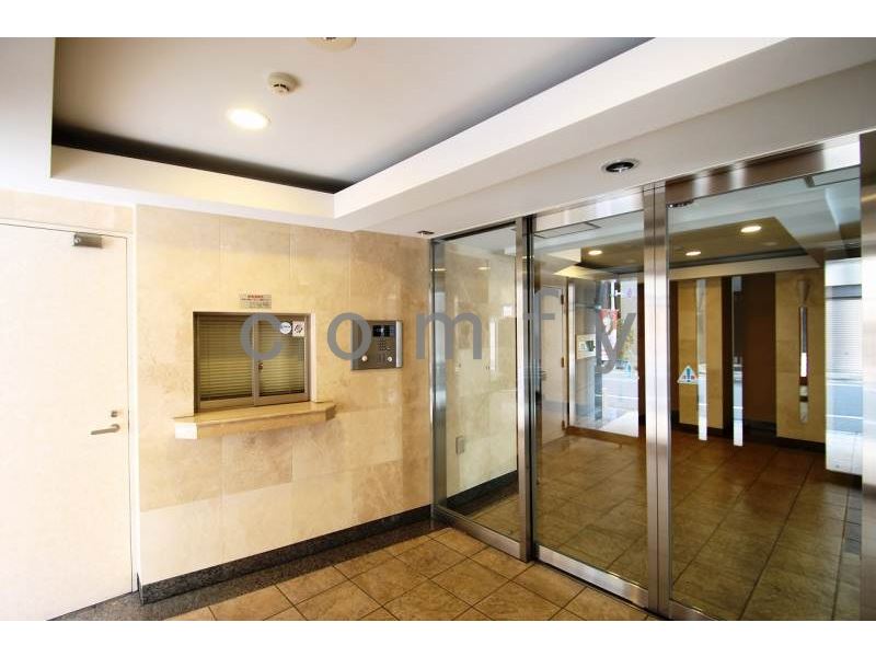 エントランス　オートロック付きエントランス