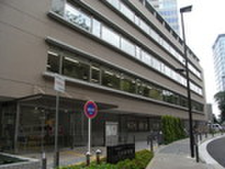 図書館　渋谷区立中央図書館（図書館）まで450m