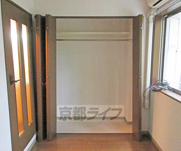 収納　広々とした収納です。
