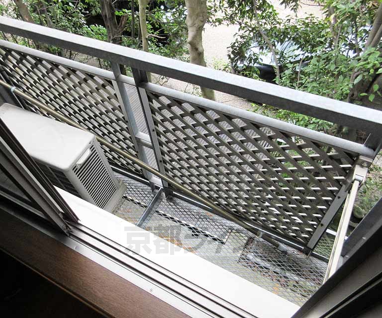 バルコニー　外には出られないタイプです。