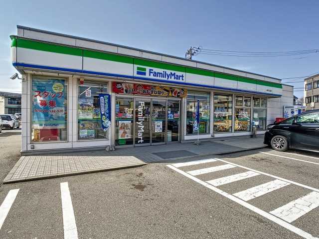 コンビニ　ファミリーマート金沢新神田店（コンビニ）まで596m