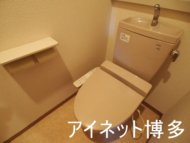 トイレ　嬉しい温水洗浄便座機能付き