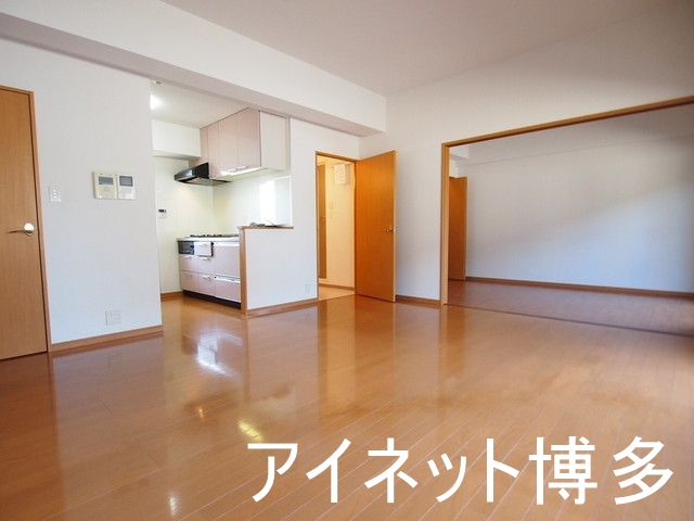 居室・リビング　家具の配置がしやすいリビングですね