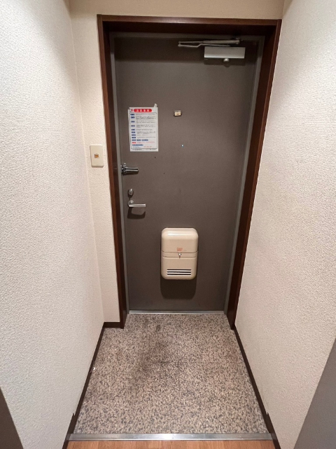 玄関　他号室のお写真です。参考にご覧ください。
