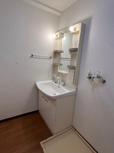 洗面設備　他号室のお写真です。参考にご覧ください。
