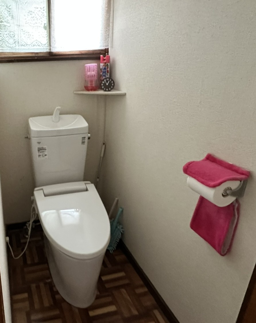 トイレ　他のお部屋の写真です。ウォシュレット付き新品設置します！