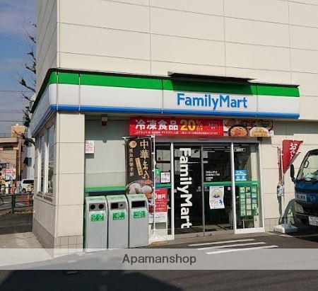 コンビニ　ファミリーマート（コンビニ）まで2m