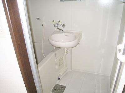 バス・シャワールーム　一人暮らしにもうれしいバス・トイレ独立タイプ