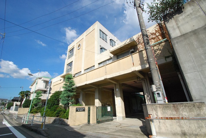 小学校　本郷小学校（小学校）まで124m