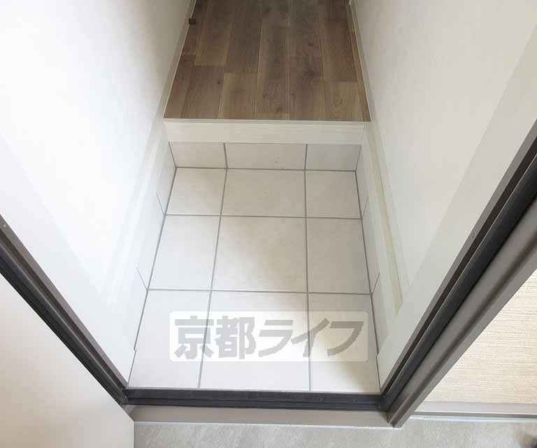 玄関　綺麗なタイルの玄関です・