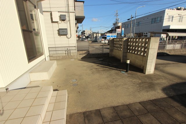 庭　専用庭兼駐輪場