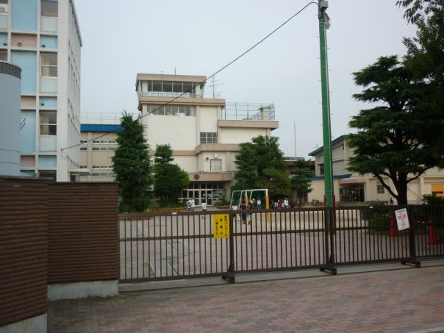 小学校　市立八幡小学校（小学校）まで720m