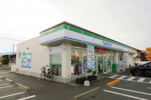 コンビニ　ファミリーマート福山曙店（コンビニ）まで406m