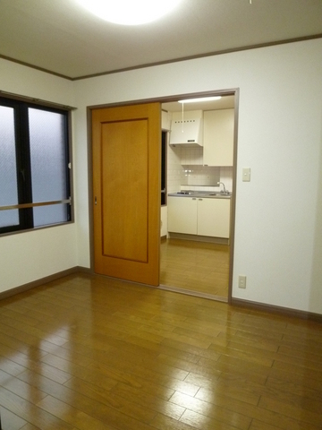 その他部屋・スペース　洋室(6帖)　最上階・角部屋・２面採光♪