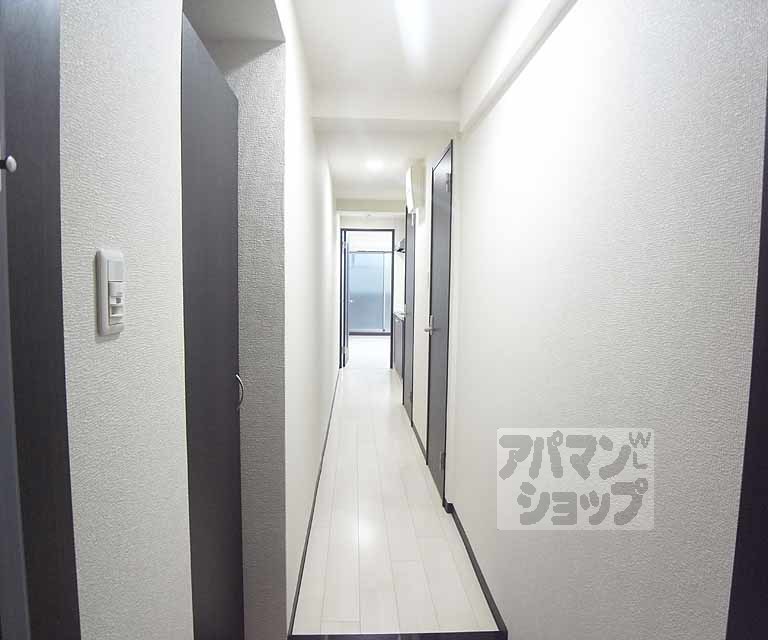 その他部屋・スペース　玄関からの廊下です。