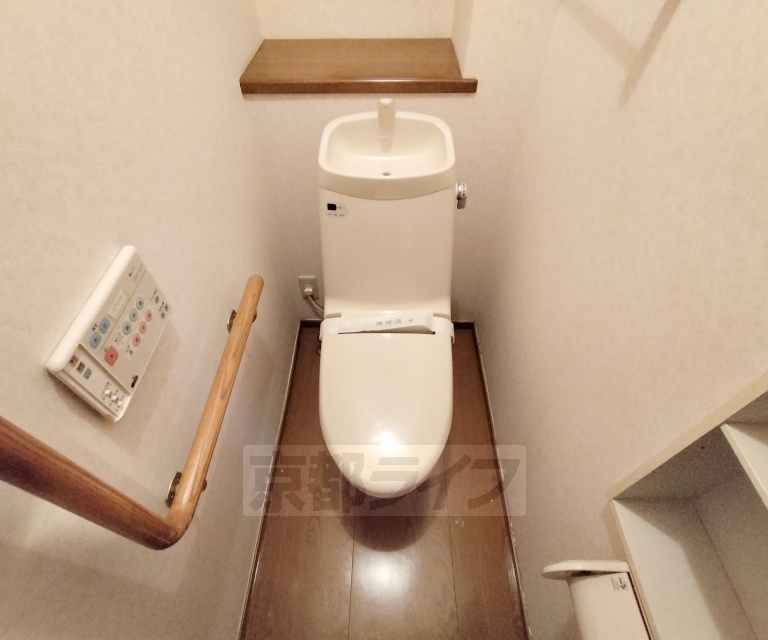 上京区新美濃部町貸家のトイレ写真