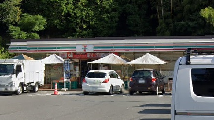コンビニ　セブンイレブン鎌倉城廻東店（コンビニ）まで181m