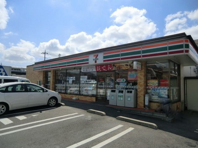 コンビニ　セブンイレブン（コンビニ）まで370m