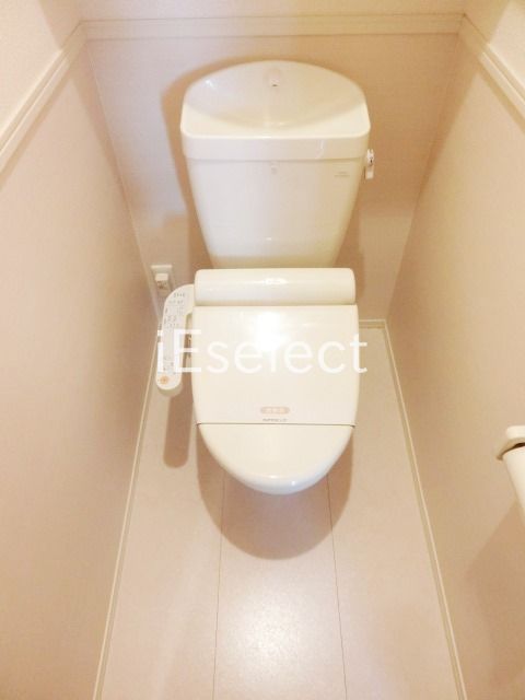 トイレ　ウォシュレット付きです。