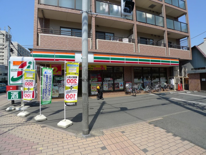 コンビニ　セブンイレブン（コンビニ）まで161m