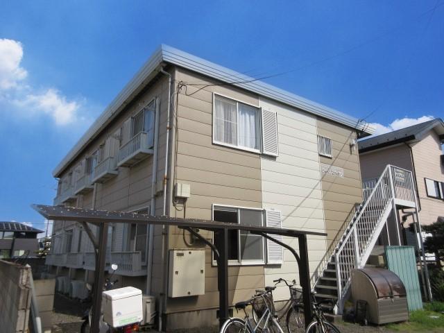 建物外観　軽量鉄骨造２階建て