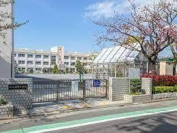 小学校　江戸川区立鹿骨小学校（小学校）まで910m