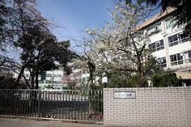 中学校　江戸川区立鹿本中学校（中学校）まで930m