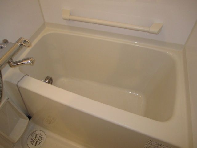 バス・シャワールーム　追炊き・浴室乾燥機付いてます。