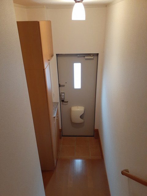 玄関　玄関ホール・シューズクローク付き