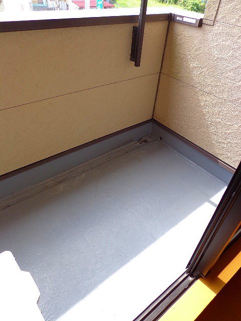 バルコニー　南西向きで日当たり良好なバルコニー