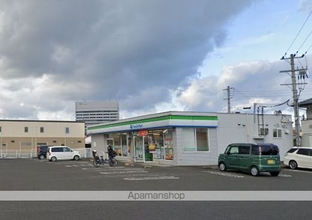 コンビニ　ファミリーマート（コンビニ）まで193m